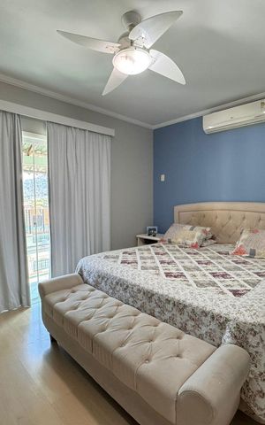 Casa de condomínio à venda com 358m², 4 quartos e 3 vagas Casa de condomínio à venda com 358m², 4 quartos e 3 vagasQuarto