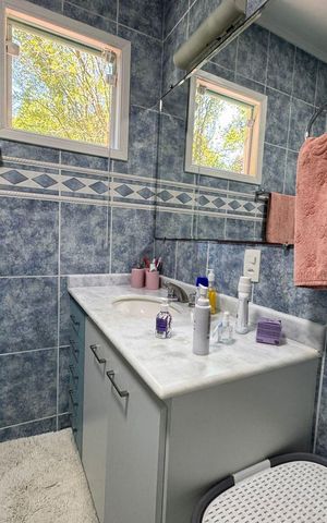 Casa de condomínio à venda com 358m², 4 quartos e 3 vagas Casa de condomínio à venda com 358m², 4 quartos e 3 vagasBanheiro