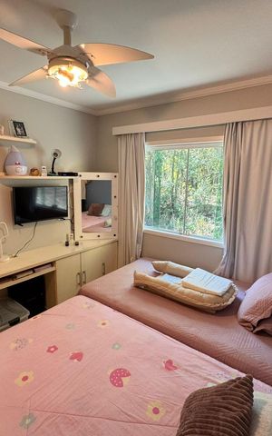 Casa de condomínio à venda com 358m², 4 quartos e 3 vagas Casa de condomínio à venda com 358m², 4 quartos e 3 vagasQuarto