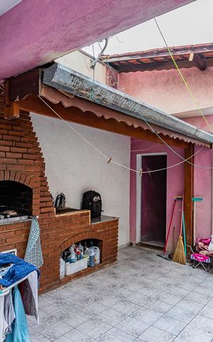 Casa à venda com 194m², 3 quartos e 1 vaga Casa à venda com 194m², 3 quartos e 1 vagaÁrea de serviço e quintal com churrasqueira
