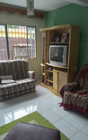 Casa à venda com 120m², 4 quartos e 1 vaga Casa à venda com 120m², 4 quartos e 1 vagaSala