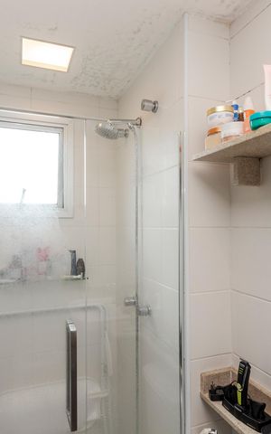Apartamento à venda com 60m², 2 quartos e 2 vagas Apartamento à venda com 60m², 2 quartos e 2 vagasBanheiro da Suíte