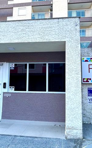 Apartamento à venda com 45m², 2 quartos e 1 vaga Apartamento à venda com 45m², 2 quartos e 1 vagaPlaca instalada na fachada do imóvel
