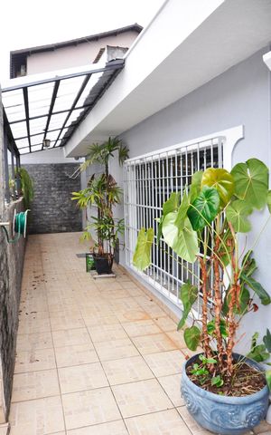 Casa para alugar com 145m², 3 quartos e 2 vagas Casa para alugar com 145m², 3 quartos e 2 vagasDetalhe - Corredor Externo