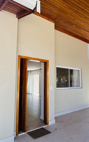 Casa de condomínio para alugar com 310m², 3 quartos e 5 vagas