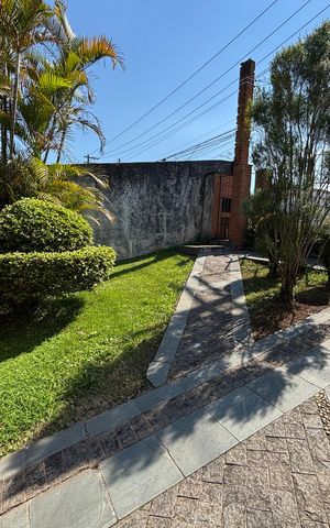 Casa à venda com 457m², 3 quartos e 4 vagas Casa à venda com 457m², 3 quartos e 4 vagasQuintal da frente