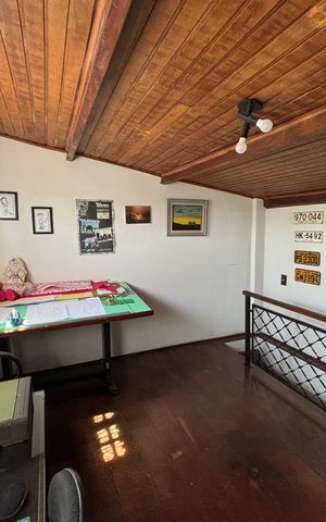 Casa à venda com 457m², 3 quartos e 4 vagas Casa à venda com 457m², 3 quartos e 4 vagasSótão