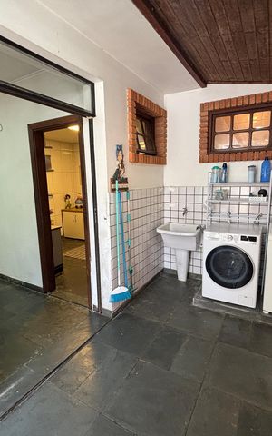 Casa à venda com 457m², 3 quartos e 4 vagas Casa à venda com 457m², 3 quartos e 4 vagasÁrea de Serviço