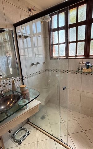 Casa à venda com 457m², 3 quartos e 4 vagas Casa à venda com 457m², 3 quartos e 4 vagasBanheiro da suíte