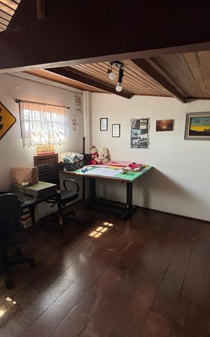 Casa à venda com 457m², 3 quartos e 4 vagas Casa à venda com 457m², 3 quartos e 4 vagasSótão