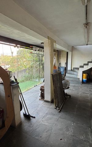 Casa à venda com 457m², 3 quartos e 4 vagas Casa à venda com 457m², 3 quartos e 4 vagasÁrea dos fundos