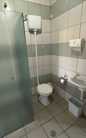 Casa à venda com 457m², 3 quartos e 4 vagas Casa à venda com 457m², 3 quartos e 4 vagasVestiário churrasqueira