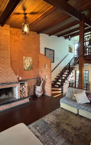 Casa à venda com 457m², 3 quartos e 4 vagas Casa à venda com 457m², 3 quartos e 4 vagasSala