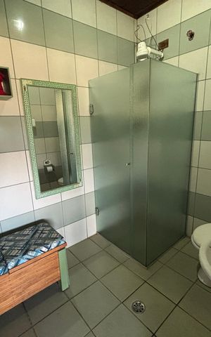 Casa à venda com 457m², 3 quartos e 4 vagas Casa à venda com 457m², 3 quartos e 4 vagasVestiário churrasqueira