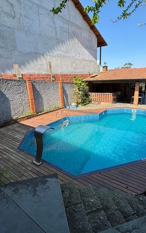 Casa à venda com 457m², 3 quartos e 4 vagas Casa à venda com 457m², 3 quartos e 4 vagasPiscina
