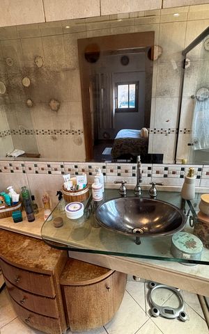 Casa à venda com 457m², 3 quartos e 4 vagas Casa à venda com 457m², 3 quartos e 4 vagasBanheiro da suite