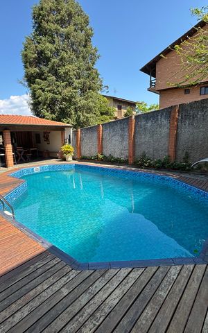 Casa à venda com 457m², 3 quartos e 4 vagas Casa à venda com 457m², 3 quartos e 4 vagasPiscina