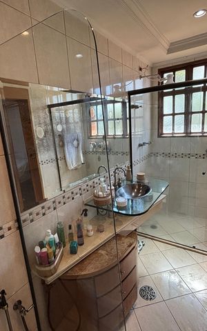 Casa à venda com 457m², 3 quartos e 4 vagas Casa à venda com 457m², 3 quartos e 4 vagasBanheiro da suite