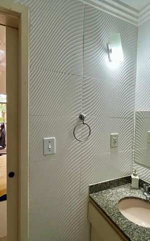 Apartamento à venda com 79m², 2 quartos e 2 vagas Apartamento à venda com 79m², 2 quartos e 2 vagasBanheiro da Suíte
