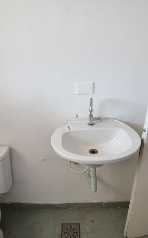 Casa para alugar com 400m², 2 quartos e 3 vagasBanheiro
