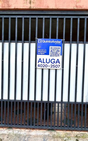 Casa para alugar com 150m², 3 quartos e 1 vaga Casa para alugar com 150m², 3 quartos e 1 vagaPlaca instalada na fachada do imóvel