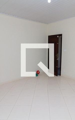 Casa à venda com 150m², 5 quartos e 2 vagas Casa à venda com 150m², 5 quartos e 2 vagasSala