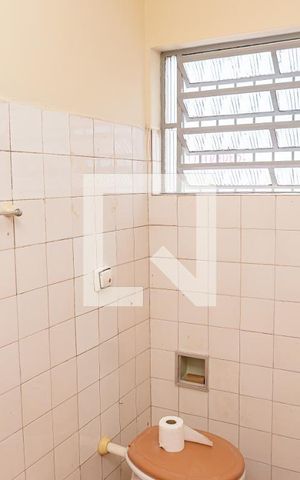 Casa à venda com 150m², 5 quartos e 2 vagas Casa à venda com 150m², 5 quartos e 2 vagasBanheiro 1