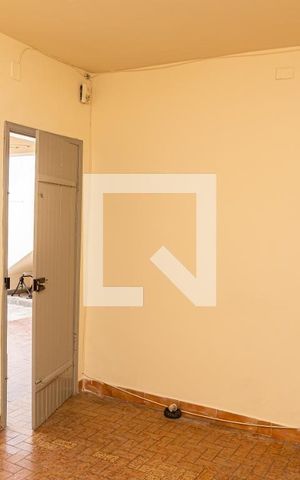 Casa à venda com 150m², 5 quartos e 2 vagas Casa à venda com 150m², 5 quartos e 2 vagasSala