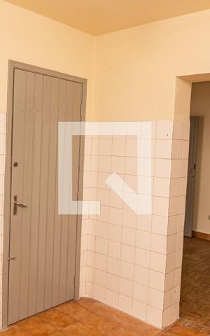 Casa à venda com 150m², 5 quartos e 2 vagas Casa à venda com 150m², 5 quartos e 2 vagasSala