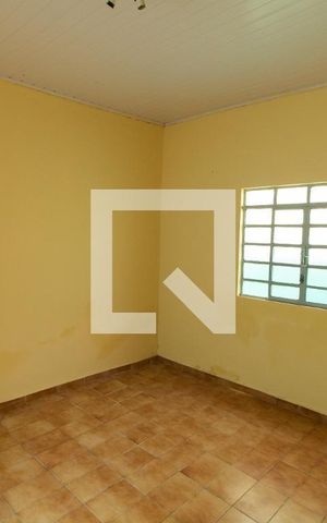 Casa à venda com 100m², 2 quartos e 1 vaga Casa à venda com 100m², 2 quartos e 1 vagaSala