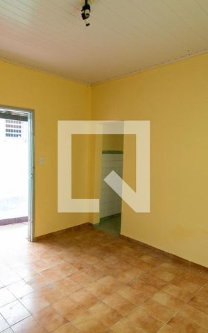 Casa à venda com 100m², 2 quartos e 1 vaga Casa à venda com 100m², 2 quartos e 1 vagaSala