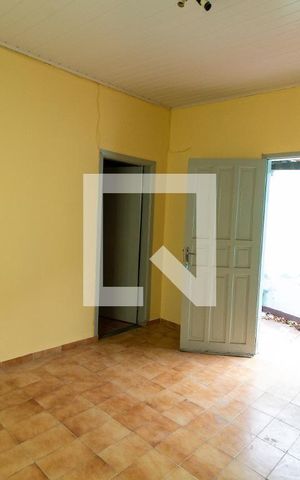 Casa à venda com 100m², 2 quartos e 1 vaga Casa à venda com 100m², 2 quartos e 1 vagaSala