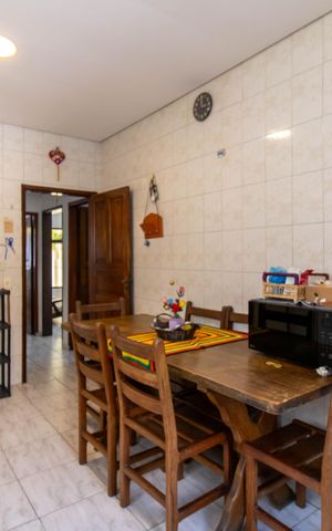 Casa à venda com 250m², 3 quartos e 3 vagas Casa à venda com 250m², 3 quartos e 3 vagasCozinha