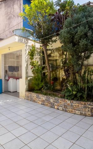 Casa à venda com 250m², 3 quartos e 3 vagas Casa à venda com 250m², 3 quartos e 3 vagasQuintal