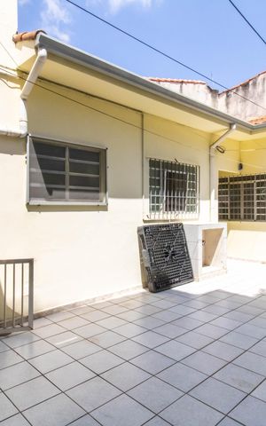 Casa à venda com 250m², 3 quartos e 3 vagas Casa à venda com 250m², 3 quartos e 3 vagasQuintal
