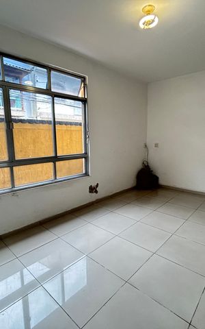 Casa à venda com 260m², 3 quartos e 3 vagasSala