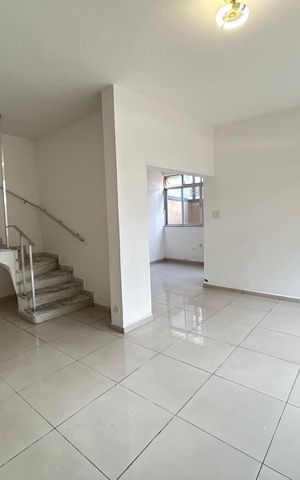 Casa à venda com 260m², 3 quartos e 3 vagasSala