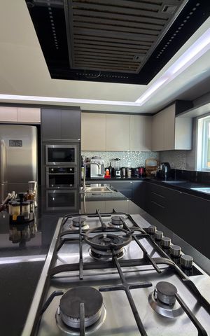 Casa à venda com 683m², 7 quartos e 8 vagas