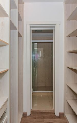Apartamento para alugar com 149m², 2 quartos e 2 vagas Apartamento para alugar com 149m², 2 quartos e 2 vagasSuíte 1 - Closet