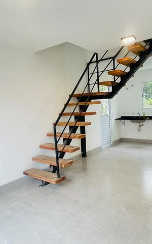 Casa de condomínio para alugar com 50m², 2 quartos e 2 vagas Casa de condomínio para alugar com 50m², 2 quartos e 2 vagasSala e cozinha