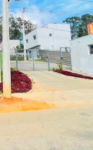 Casa de condomínio para alugar com 50m², 2 quartos e 2 vagas Casa de condomínio para alugar com 50m², 2 quartos e 2 vagasFachada com placa