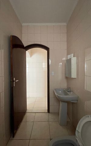 Casa para alugar com 160m², 2 quartos e 1 vaga Casa para alugar com 160m², 2 quartos e 1 vagaBanheiro