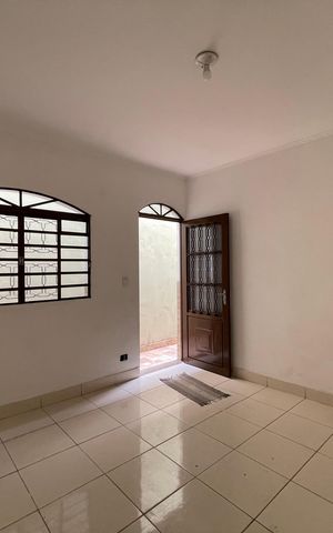 Casa para alugar com 160m², 2 quartos e 1 vaga Casa para alugar com 160m², 2 quartos e 1 vagaSala