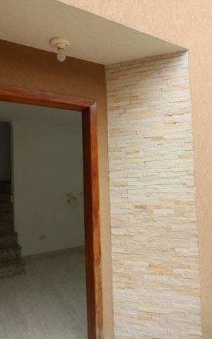 Casa de condomínio para alugar com 51m², 2 quartos e 1 vagaFachada interna