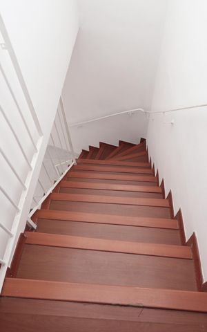 Casa para alugar com 128m², 2 quartos e 3 vagasEscada