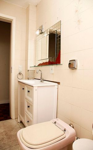 Apartamento para alugar com 65m², 2 quartos e sem vagaBanheiro