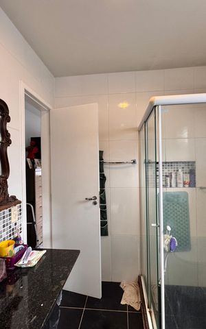Apartamento à venda com 196m², 4 quartos e 8 vagas Apartamento à venda com 196m², 4 quartos e 8 vagasBanheiro Social
