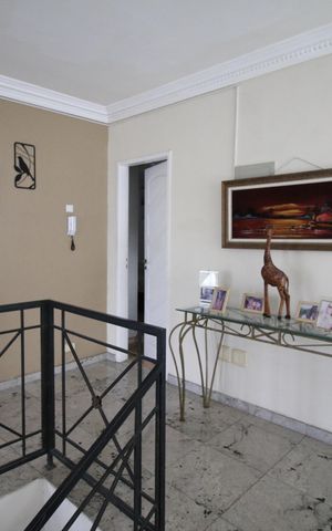 Casa de condomínio à venda com 300m², 6 quartos e 3 vagasHall
