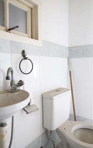 Casa de condomínio à venda com 300m², 6 quartos e 3 vagasBanheiro externo