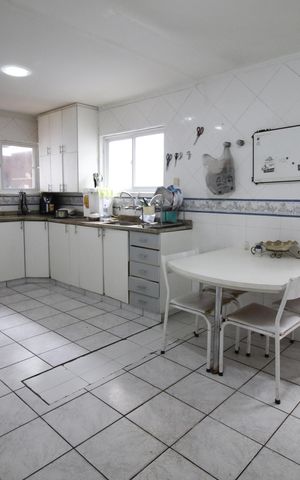 Casa de condomínio à venda com 300m², 6 quartos e 3 vagasCozinha
